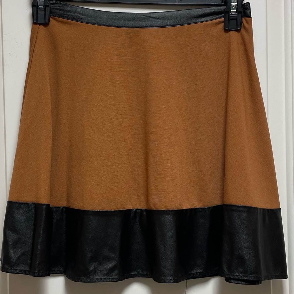 ❤️‍🔥 Ya Los Angeles Sz M Camel & Black Color Block Skater Mini Skirt Grunge Y2K